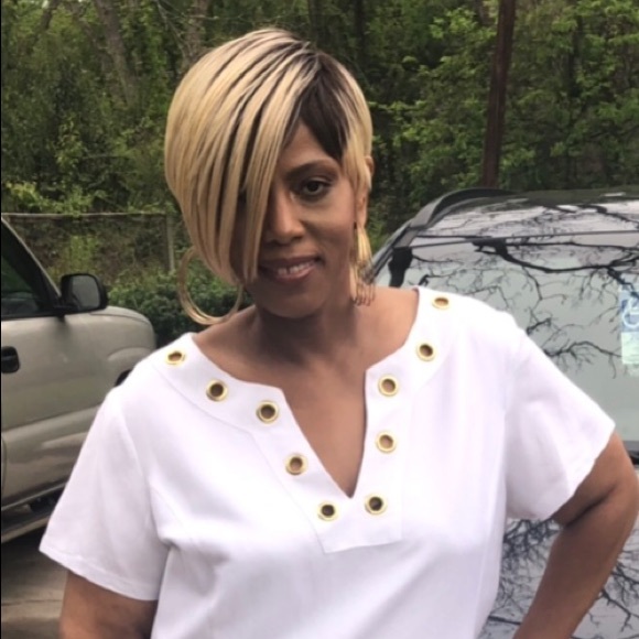 Meet your Posher, Cassandra - Picture 1 of 1